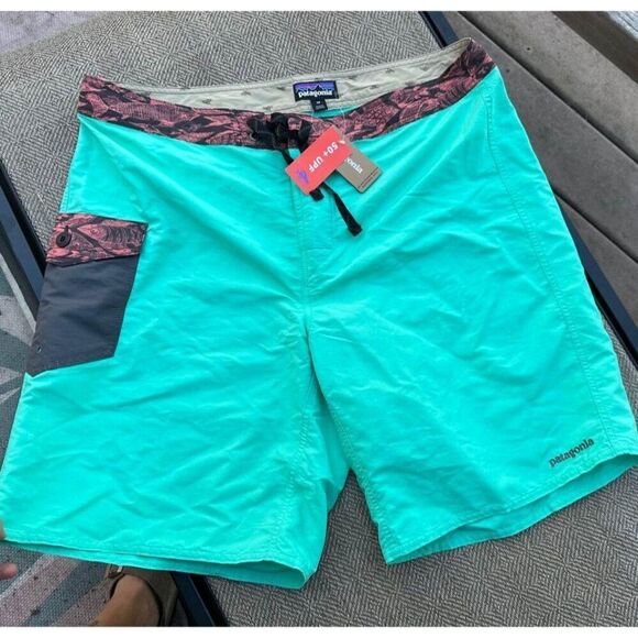 patagonia patch pocket board shorts size 38. NEW.